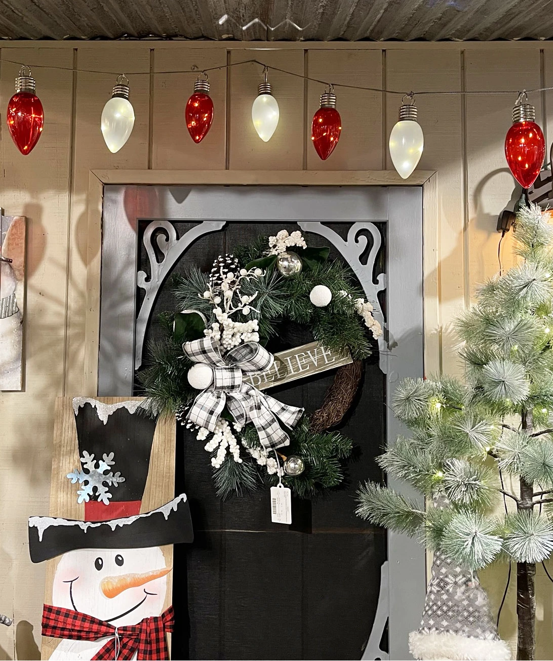 Battery Operated Red And White Lighted Bulb Garland 10 Count - New 2023 3 Battery Operated Red And White Lighted Bulb Garland 10 Count - New 2023