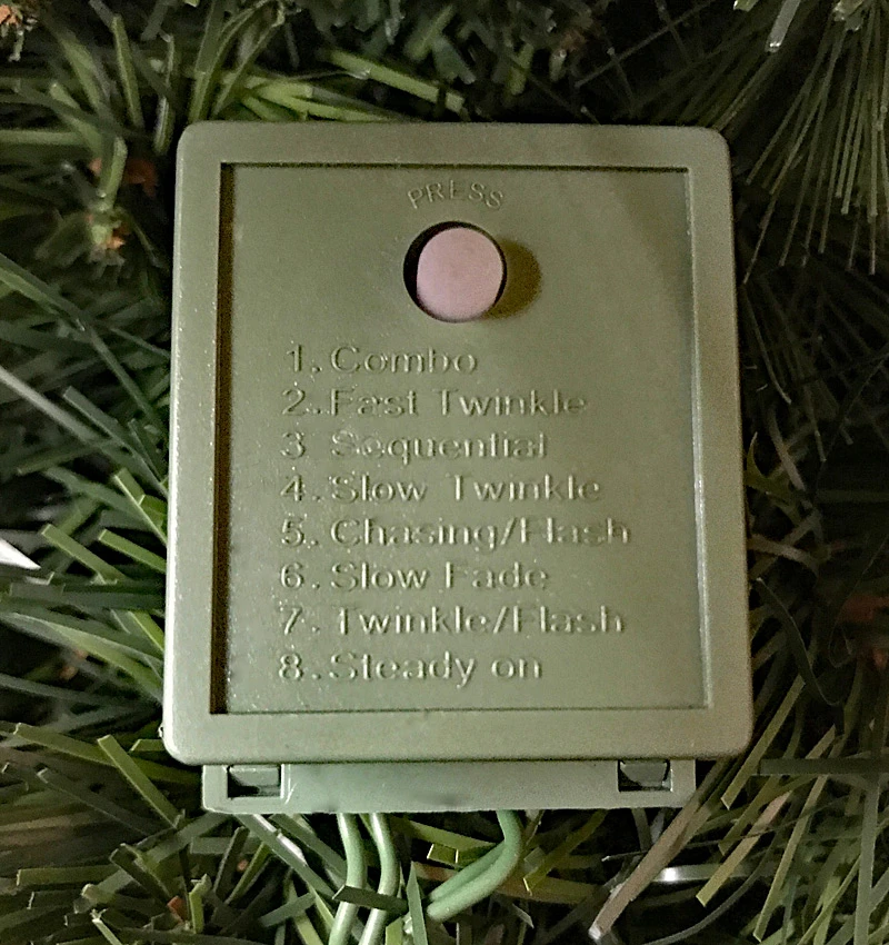 RAZ 9 Foot Pre Lit Garland With 600 Cluster Lights - Remote Control RAZ Imports 4 RAZ 9 Foot Pre Lit Garland With 600 Cluster Lights - Remote Control RAZ Imports - Image 2